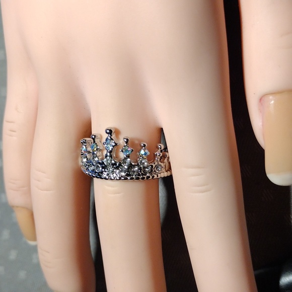 Size 10, Elegant crown ring w/mini rhinestones - Picture 2 of 3